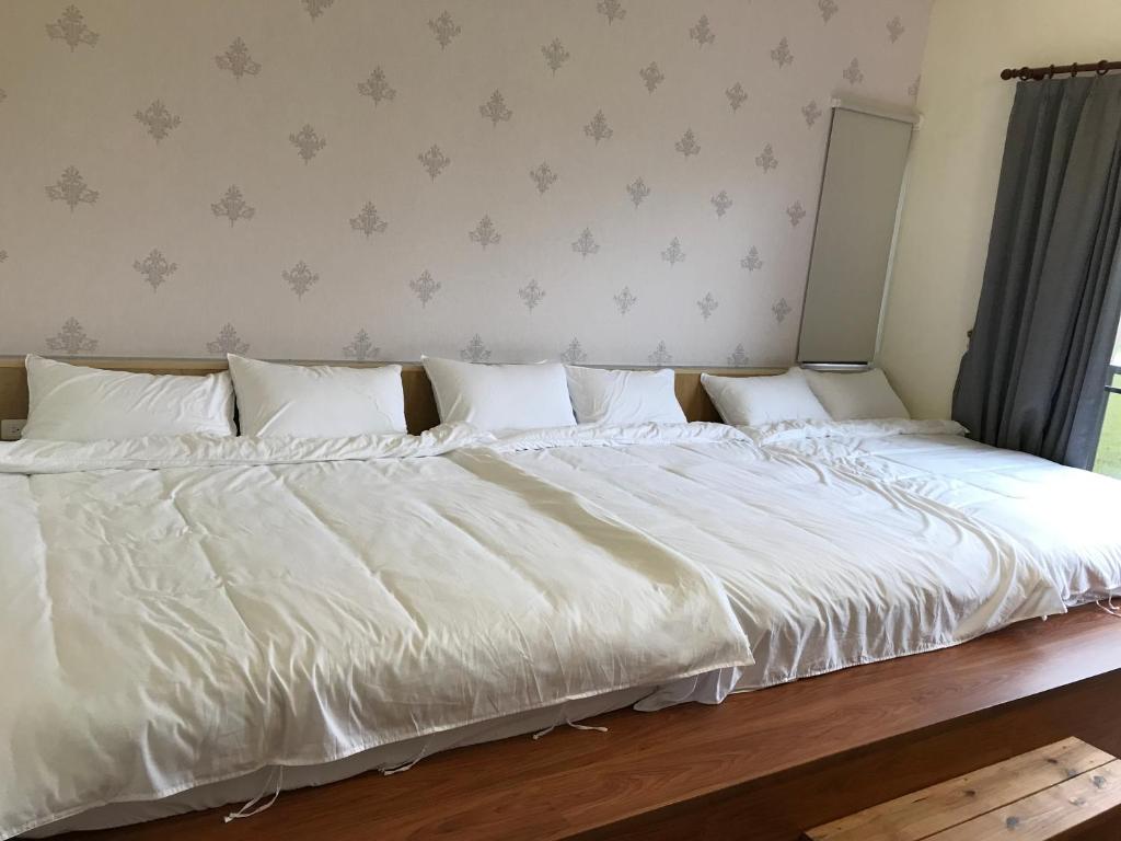 Postel nebo postele na pokoji v ubytování 花蓮太平洋會館民宿