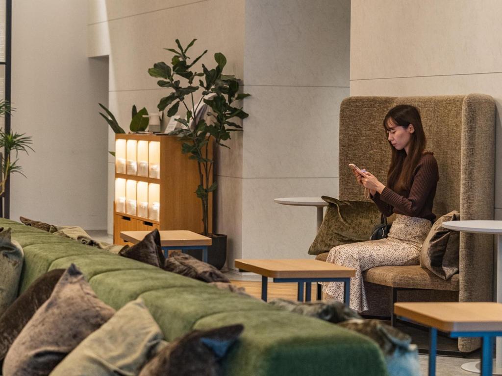 Prince Smart Inn Osaka Yodoyabashi的休息区