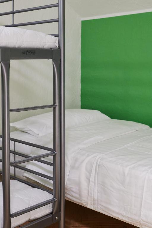 Postel nebo postele na pokoji v ubytování Lama Hostel
