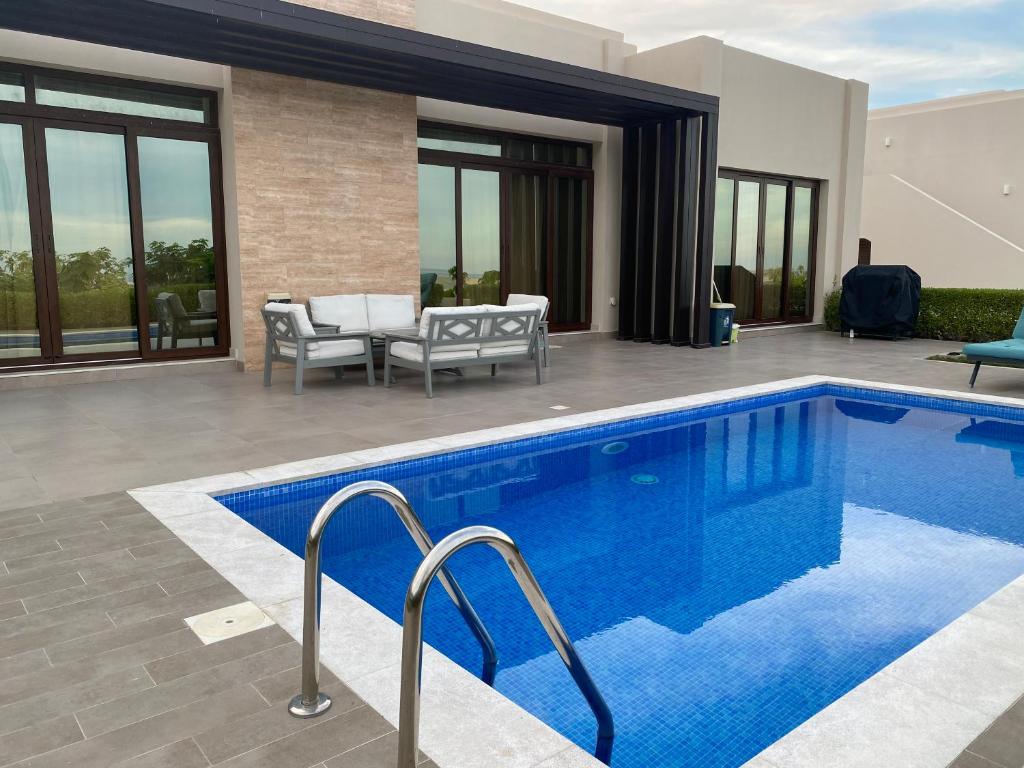 a swimming pool in a house at Beach front 2-bedroom villa Privat pool in As Sīfah