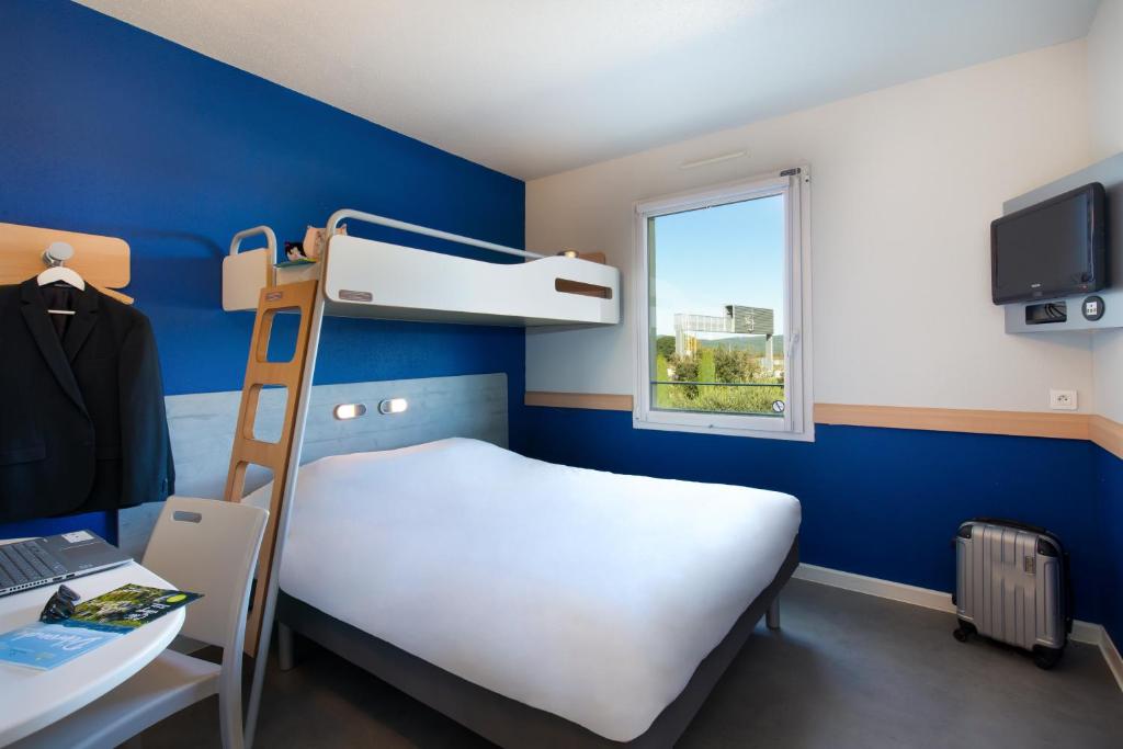 Postel nebo postele na pokoji v ubytování ibis budget Saint-Maximin