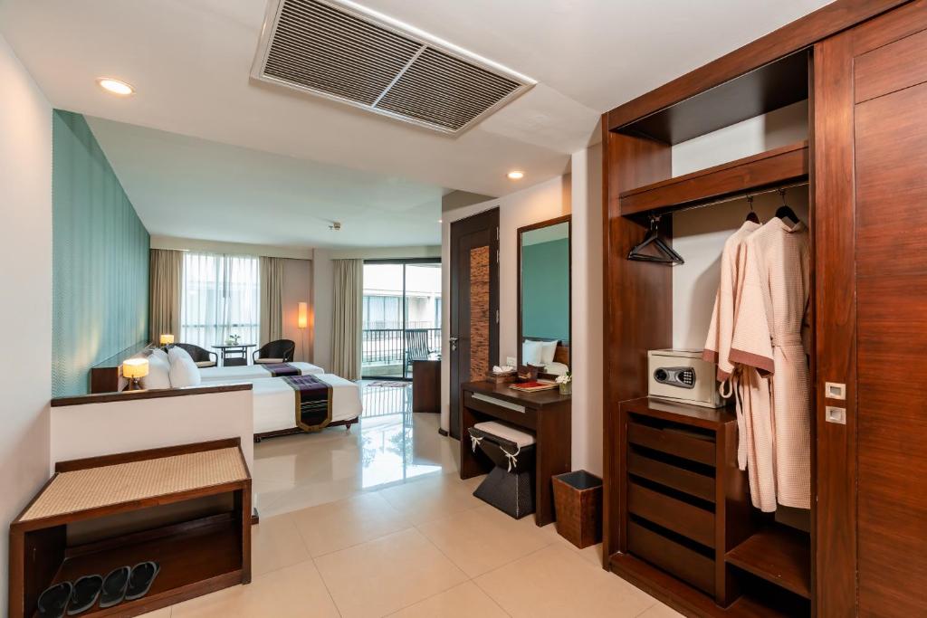 Postel nebo postele na pokoji v ubytování Tara Mantra Cha-Am Resort