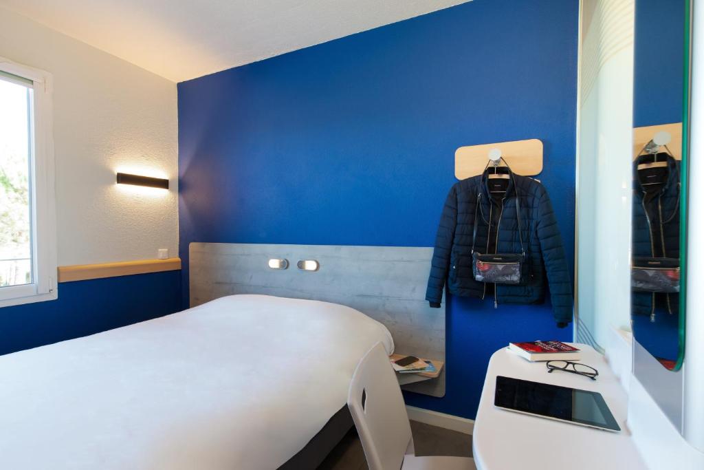Postel nebo postele na pokoji v ubytování ibis budget Saint-Maximin