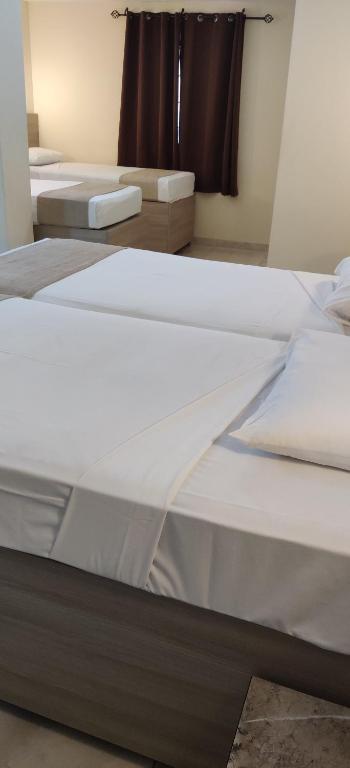 Postel nebo postele na pokoji v ubytování Allegro Hotel