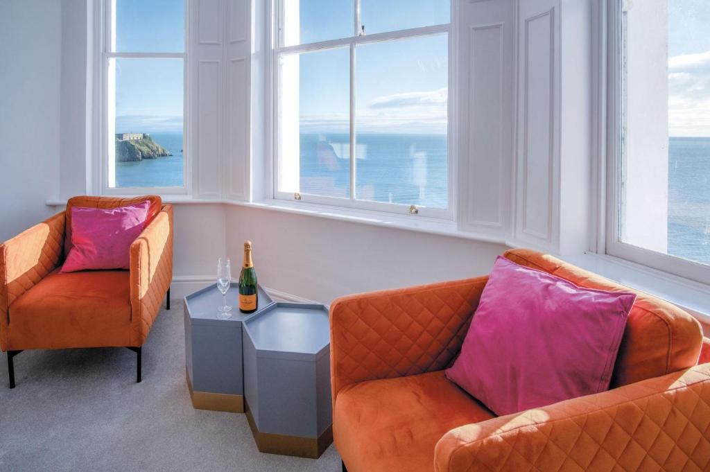 Zona d'estar a Caldey View - Luxury 2 Bedroom - Panorama - Tenby