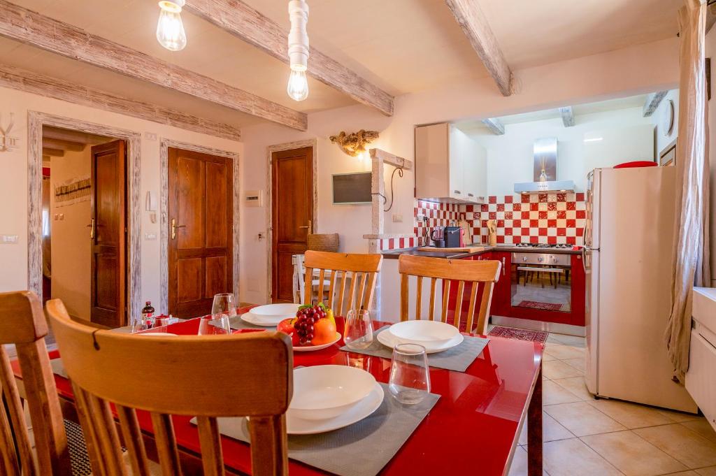 Kuchnia lub aneks kuchenny w obiekcie La Casa di Zaira