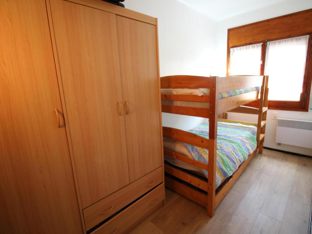 A bed or beds in a room at BRAMANT 5 - Primera planta con terraza, vistas al mar y parking. - ES-228-77