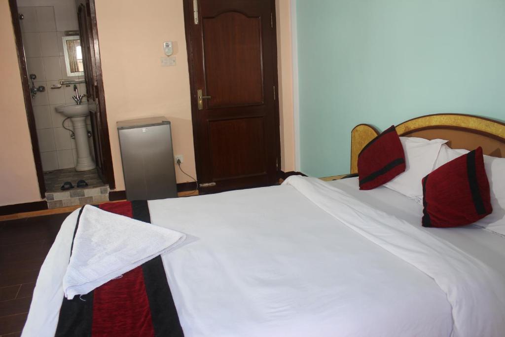 Postel nebo postele na pokoji v ubytování Hotel Happy Home or Mudkhu Durbar