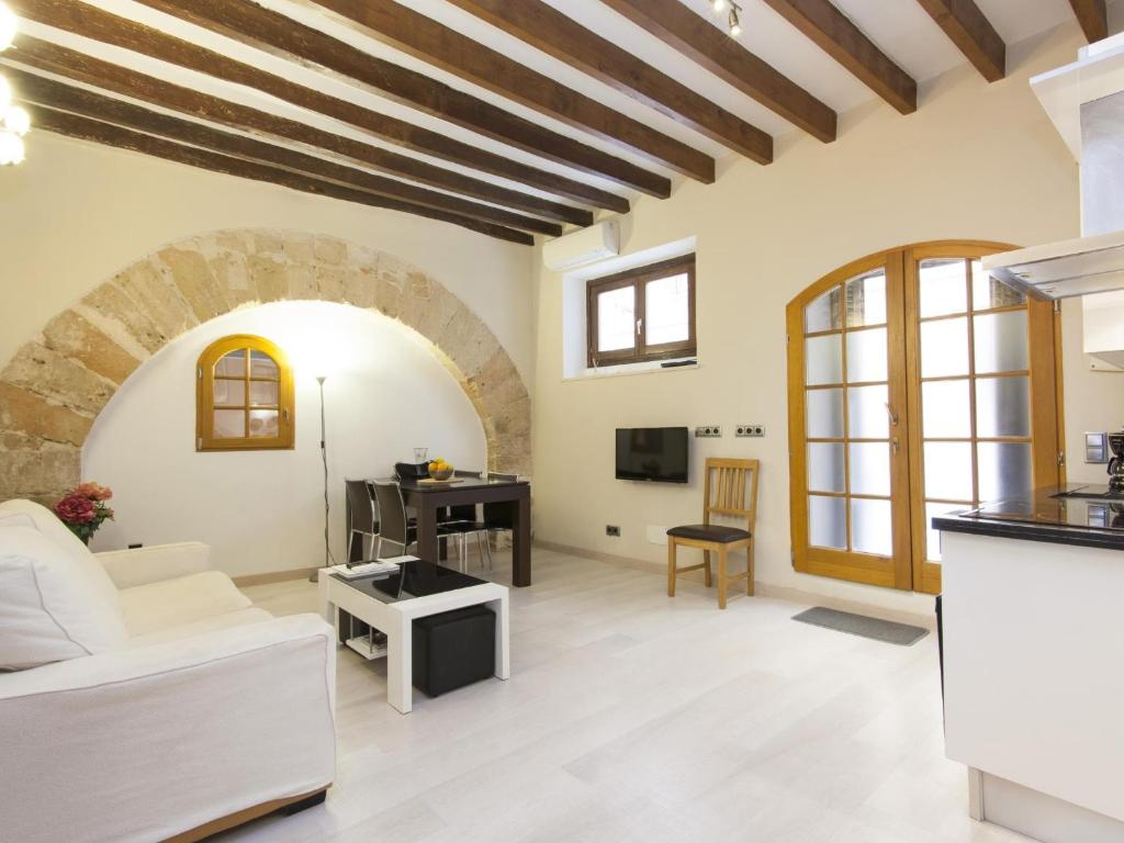 a living room with a couch and a table at Apartamento Sa Calatrava in Palma de Mallorca