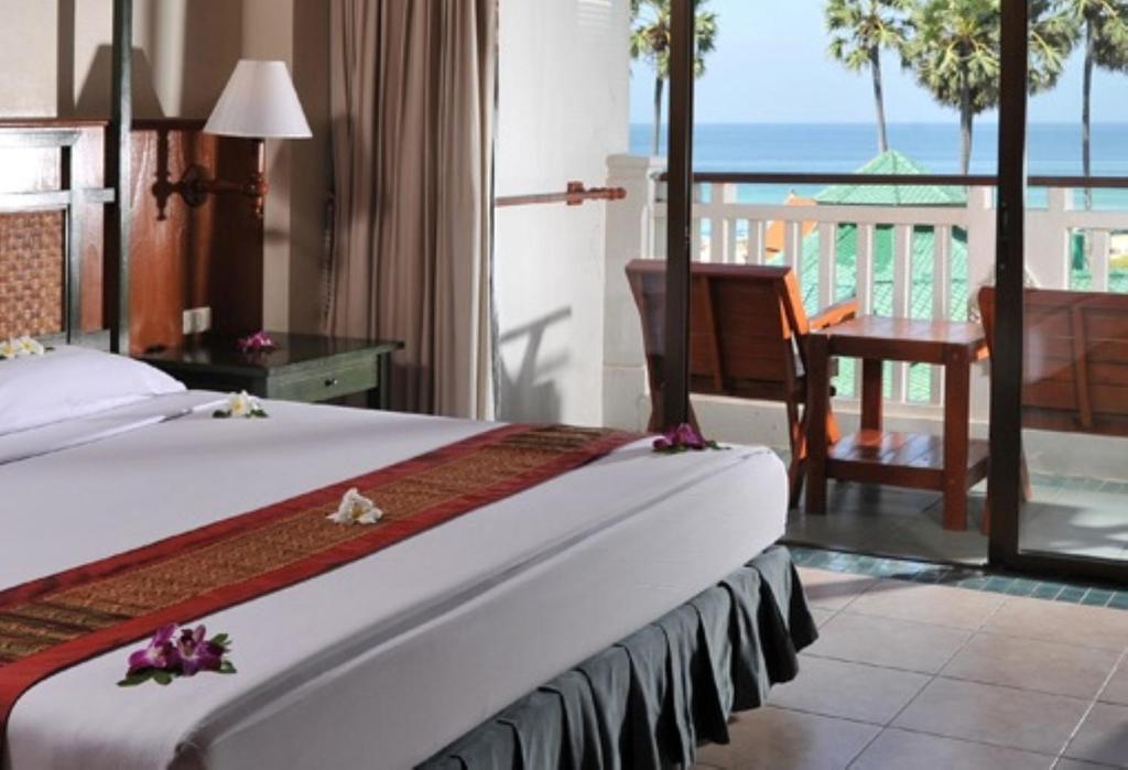 Postel nebo postele na pokoji v ubytování Karon Princess Hotel SHA EXTRA Plus