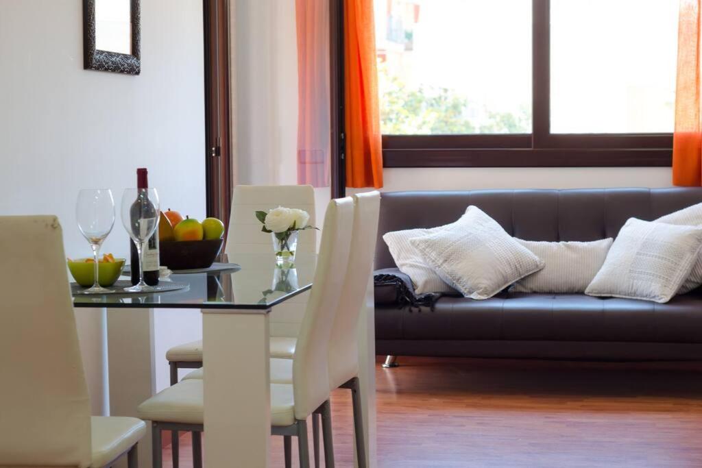 a living room with a table and a couch at Apto. Corona 5 huéspedes in Lloret de Mar