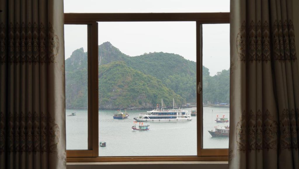Cat Ba Plaza Hotel - King Room With Sea View