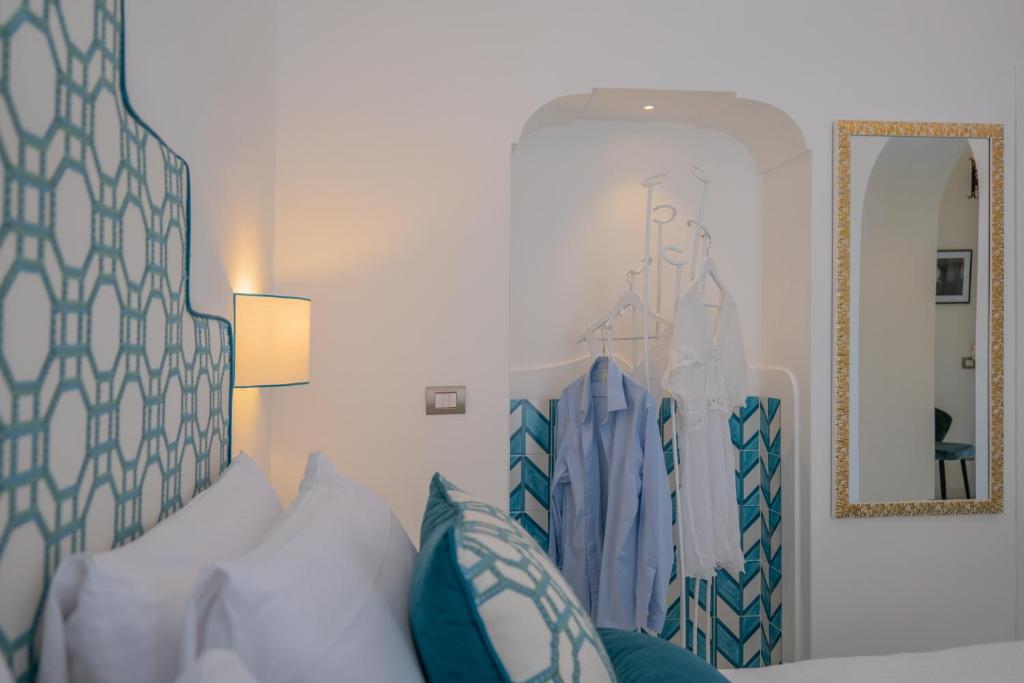 Postel nebo postele na pokoji v ubytování Milky Suites Positano