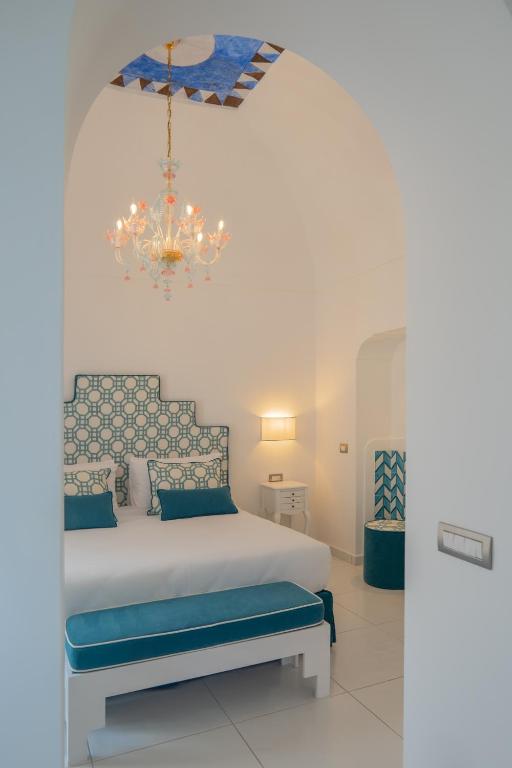Postel nebo postele na pokoji v ubytování Milky Suites Positano