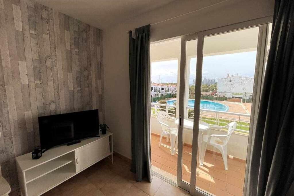TV a/nebo společenská místnost v ubytování Pregonda - Apartamento con piscina y junto a playa