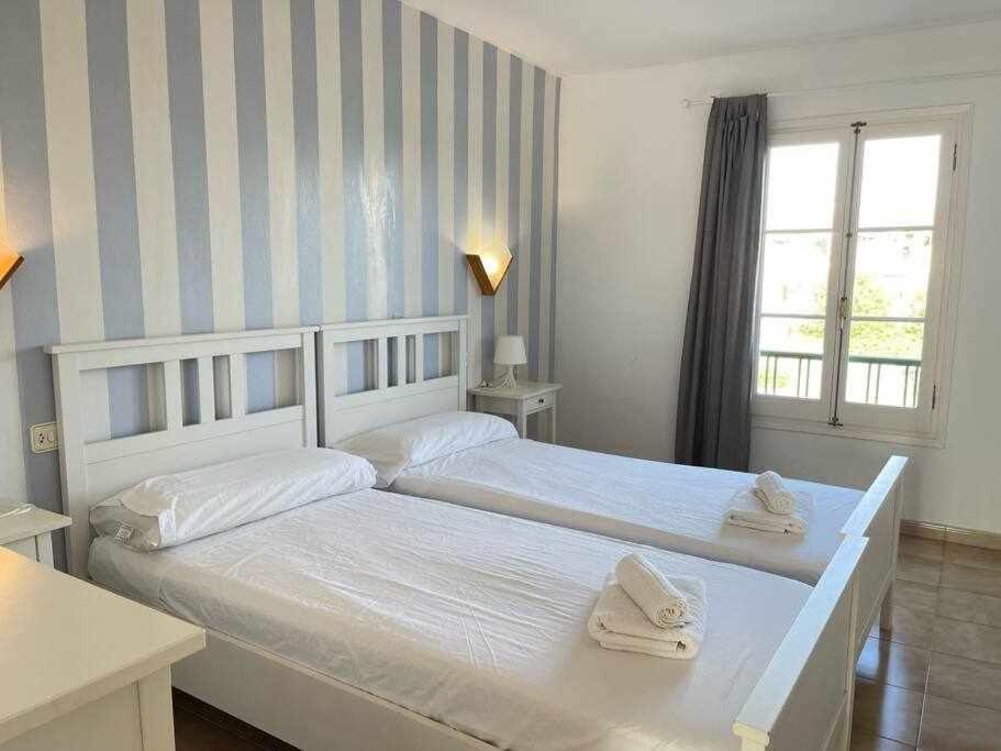 Postel nebo postele na pokoji v ubytování Pregonda - Apartamento con piscina y junto a playa