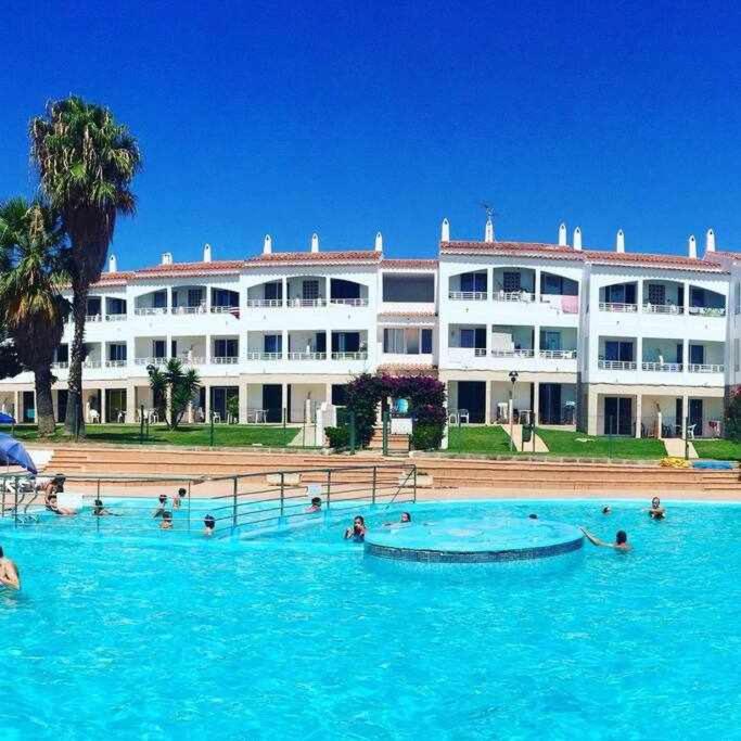 Bazén v ubytování Pregonda - Apartamento con piscina y junto a playa nebo v jeho okolí