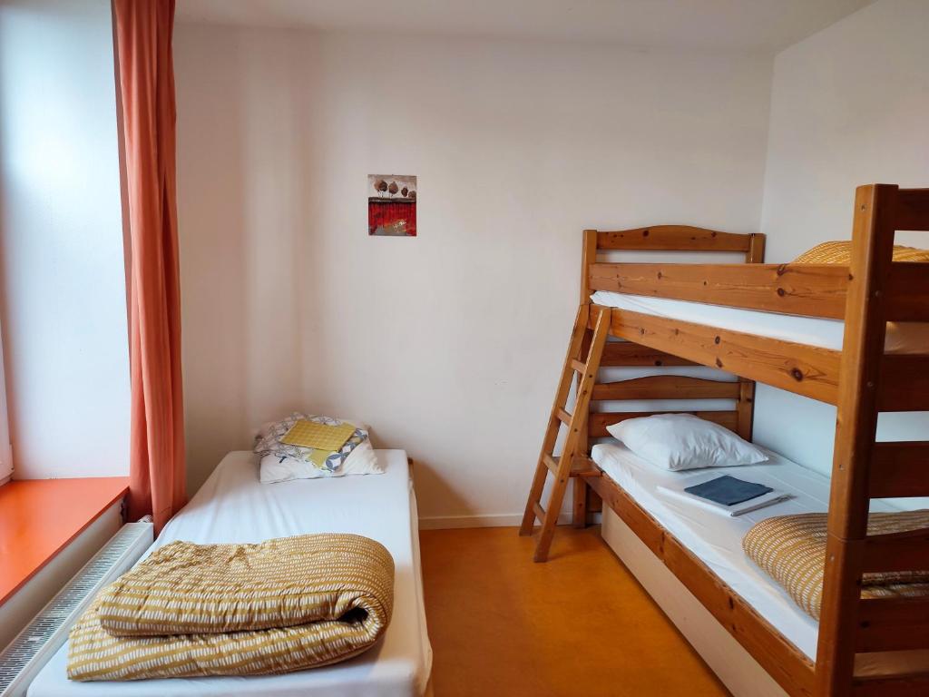 Postel nebo postele na pokoji v ubytování Le Fagotin - Youth hostel