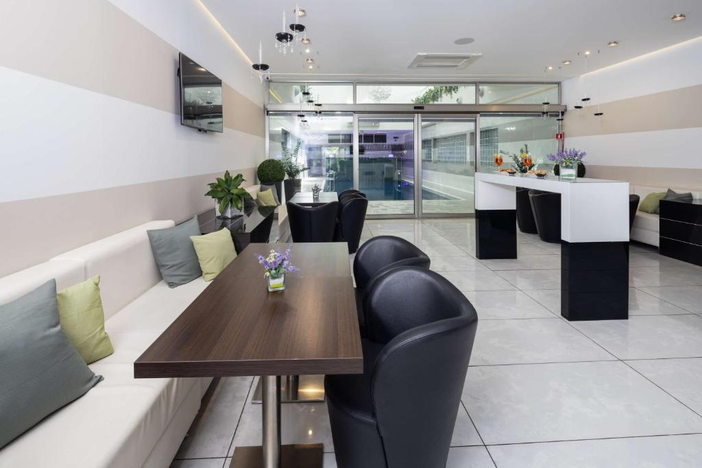 Część wypoczynkowa w obiekcie Best Western Plus Hotel Modena Resort