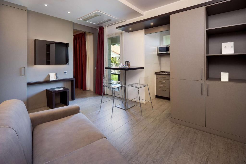 Kuchnia lub aneks kuchenny w obiekcie Best Western Plus Hotel Modena Resort
