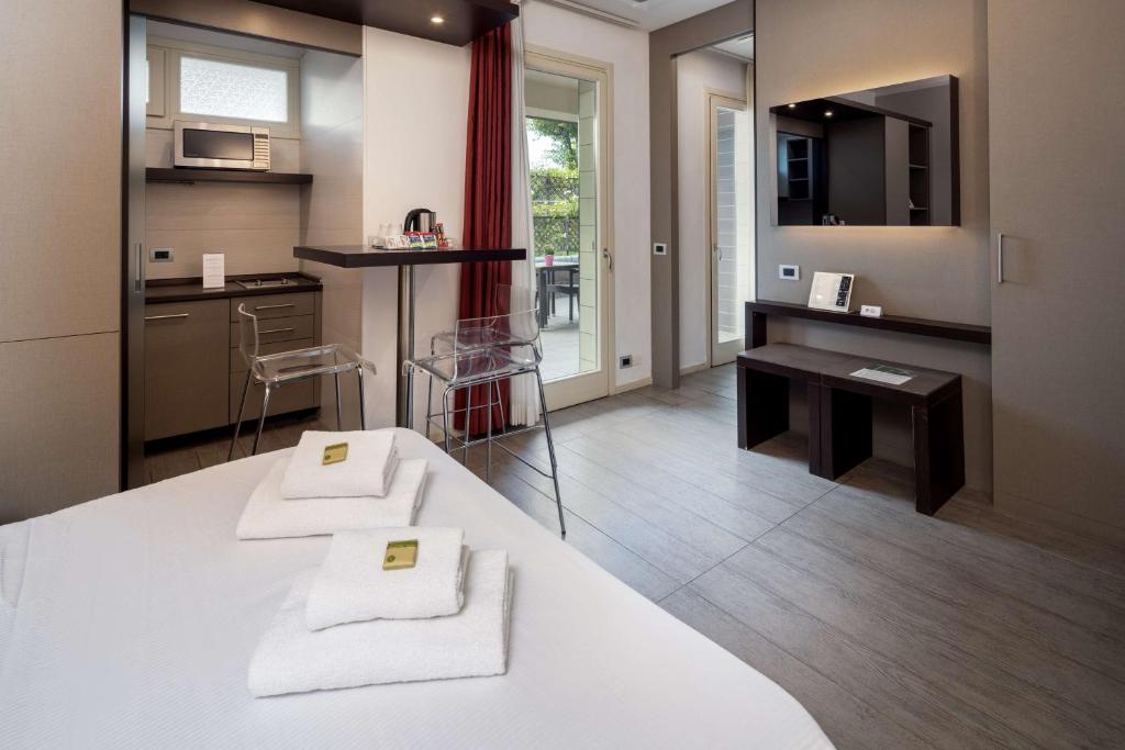 Kuchnia lub aneks kuchenny w obiekcie Best Western Plus Hotel Modena Resort