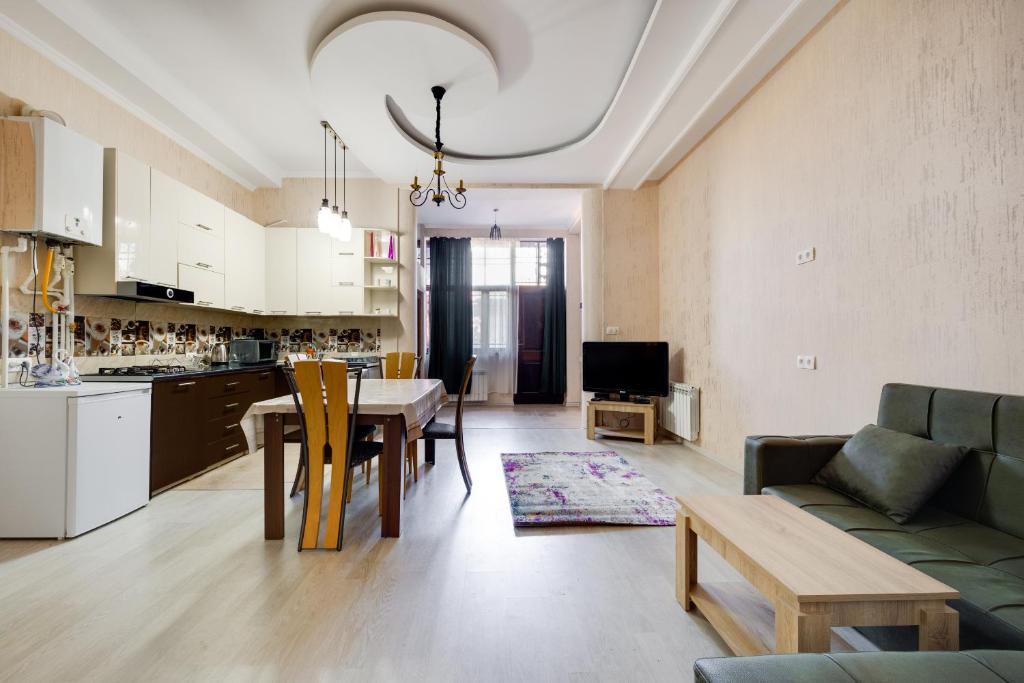 2 BR Apartment on Betlemi Street در تفلیس