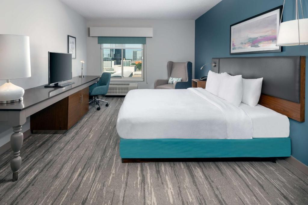 Hilton Garden Inn Charlotte Uptown photo