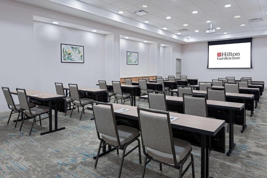 Hilton Garden Inn Charlotte Uptown photo