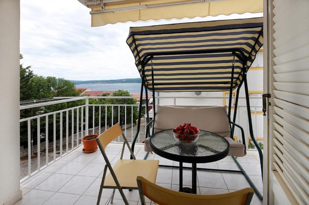 Ein Balkon oder eine Terrasse in der Unterkunft Seawaves Apartment