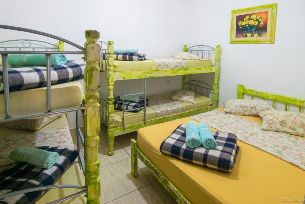 Postel nebo postele na pokoji v ubytování Pousada Casa do Rio Hostel - 8 min do Centro Hístorico - Passeio de Barco com saída da Pousada -Pago a parte- Perto das Praias e Beira Rio