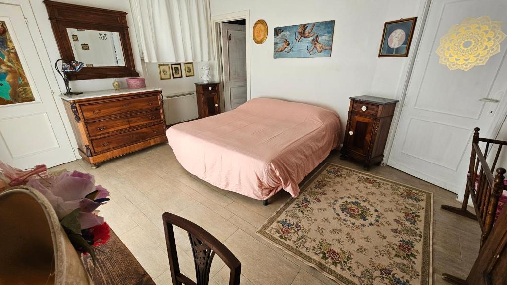 Кровать или кровати в номере Il cigno del lago