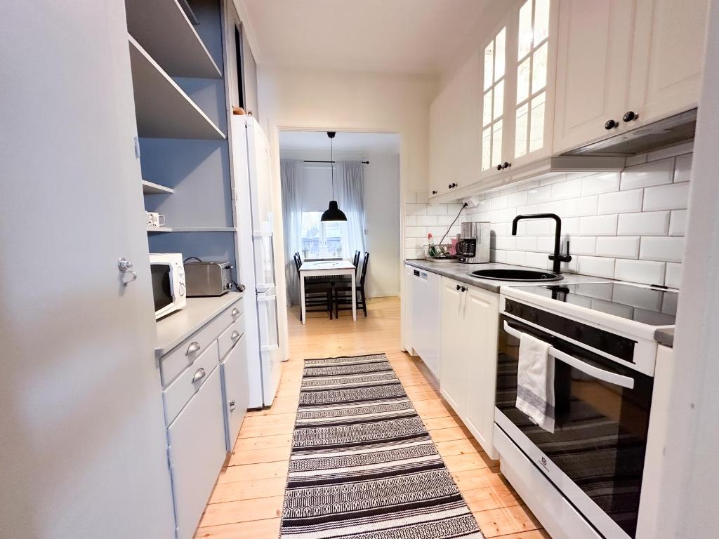 Kuchyň nebo kuchyňský kout v ubytování Strandgården Karlstad