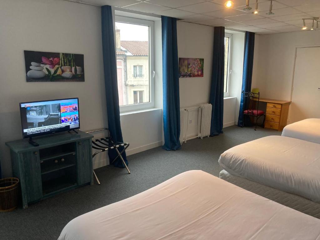 Postel nebo postele na pokoji v ubytování Aigle d'Or
