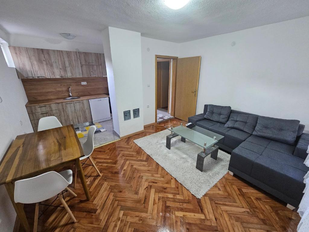 a living room with a couch and a table at Apartman Capital Novi Grad in Bosanski Novi