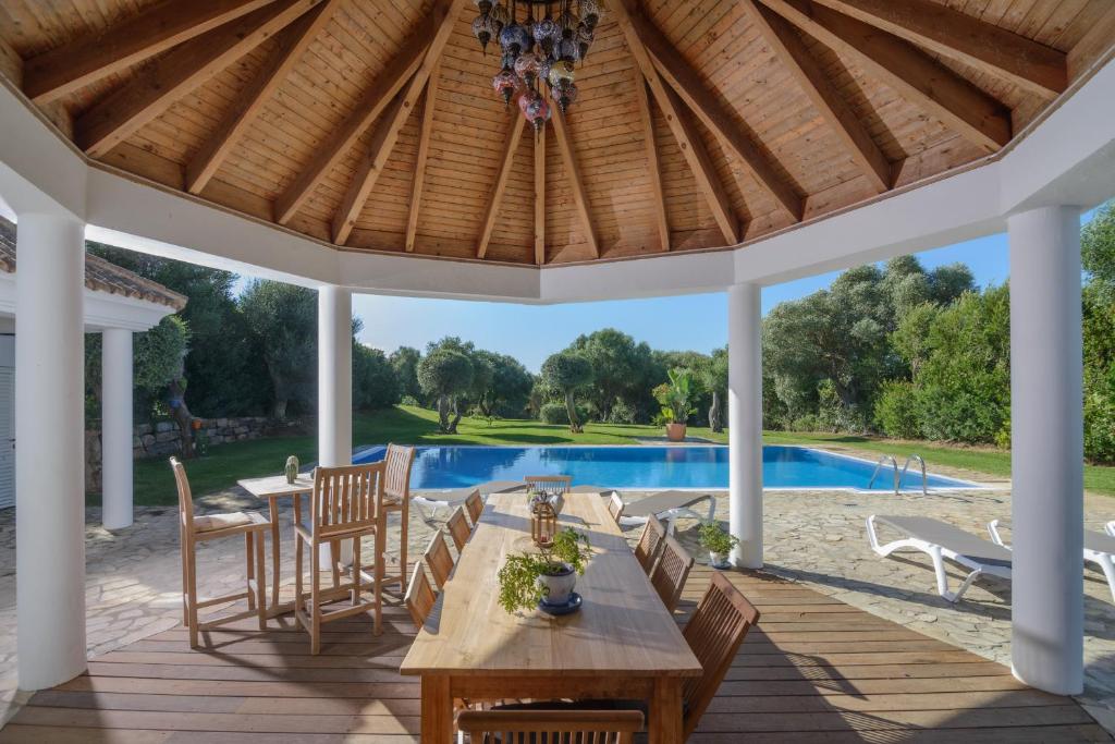 Πισίνα στο ή κοντά στο Villa Lara