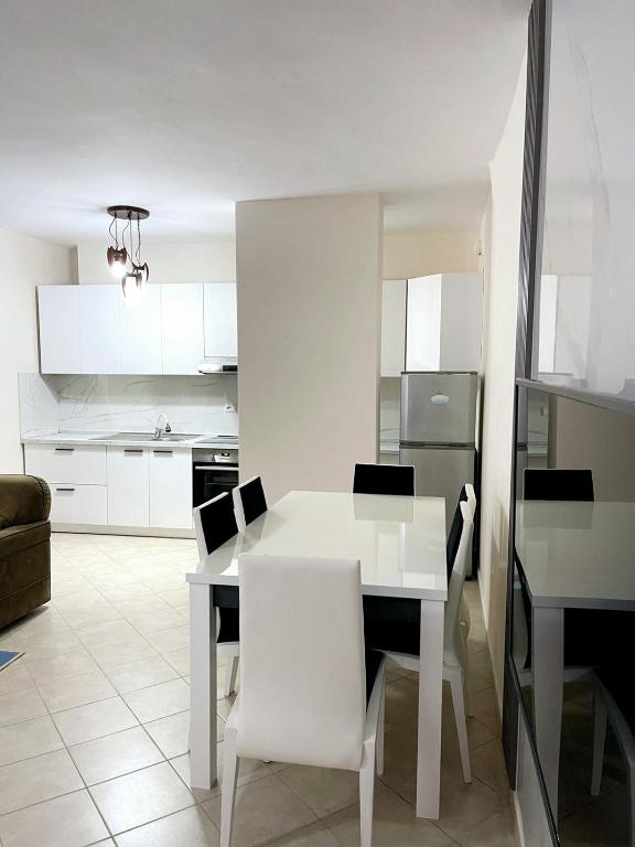 New Bazaar 2 Bed Rooms with free garage - Imazhi 4