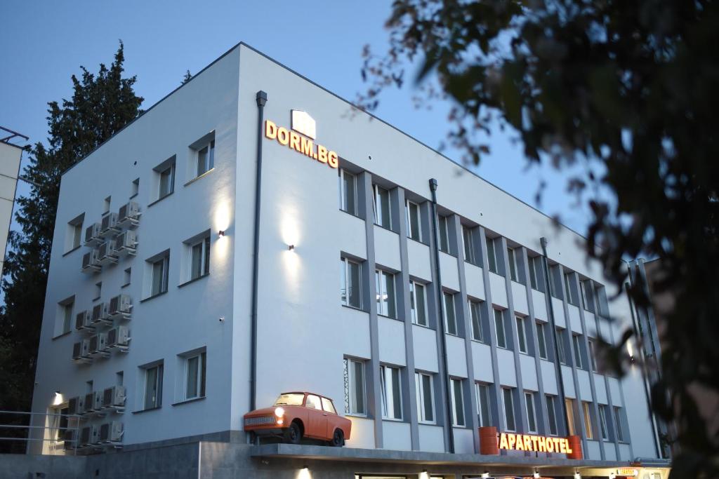 Το κτήριο όπου στεγάζεται  το ξενοδοχείο διαμερισμάτων