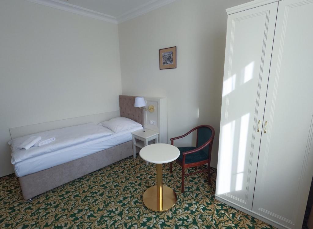 Postel nebo postele na pokoji v ubytování EA Hotel Elefant
