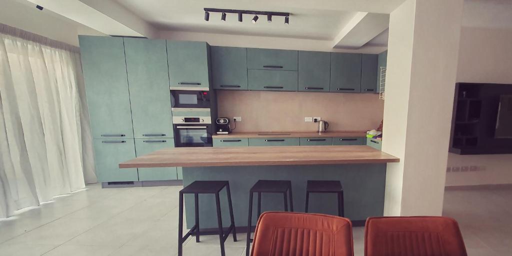 Kuchyň nebo kuchyňský kout v ubytování Mgarr ix-Xini Holiday apartment