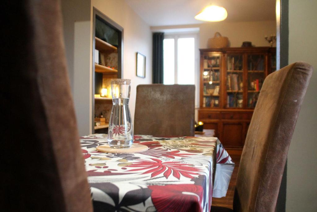 Coin salon dans l'établissement Gîte du Chat noir (Brocéliande)
