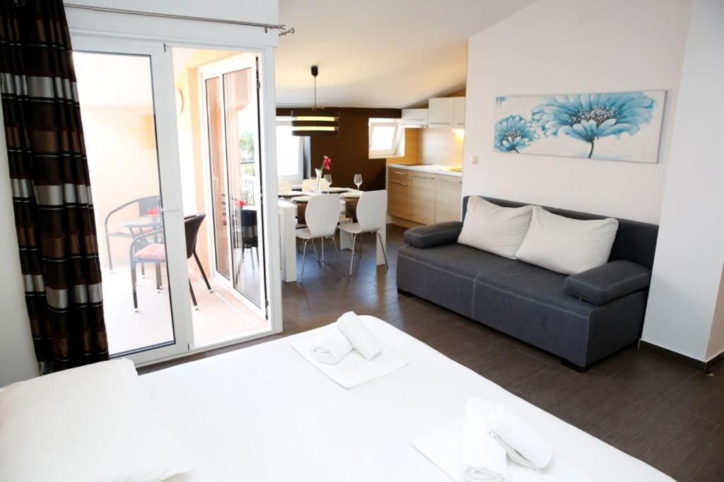 Studio apartment in Vodice with balcony, air conditioning, WiFi 4323-3