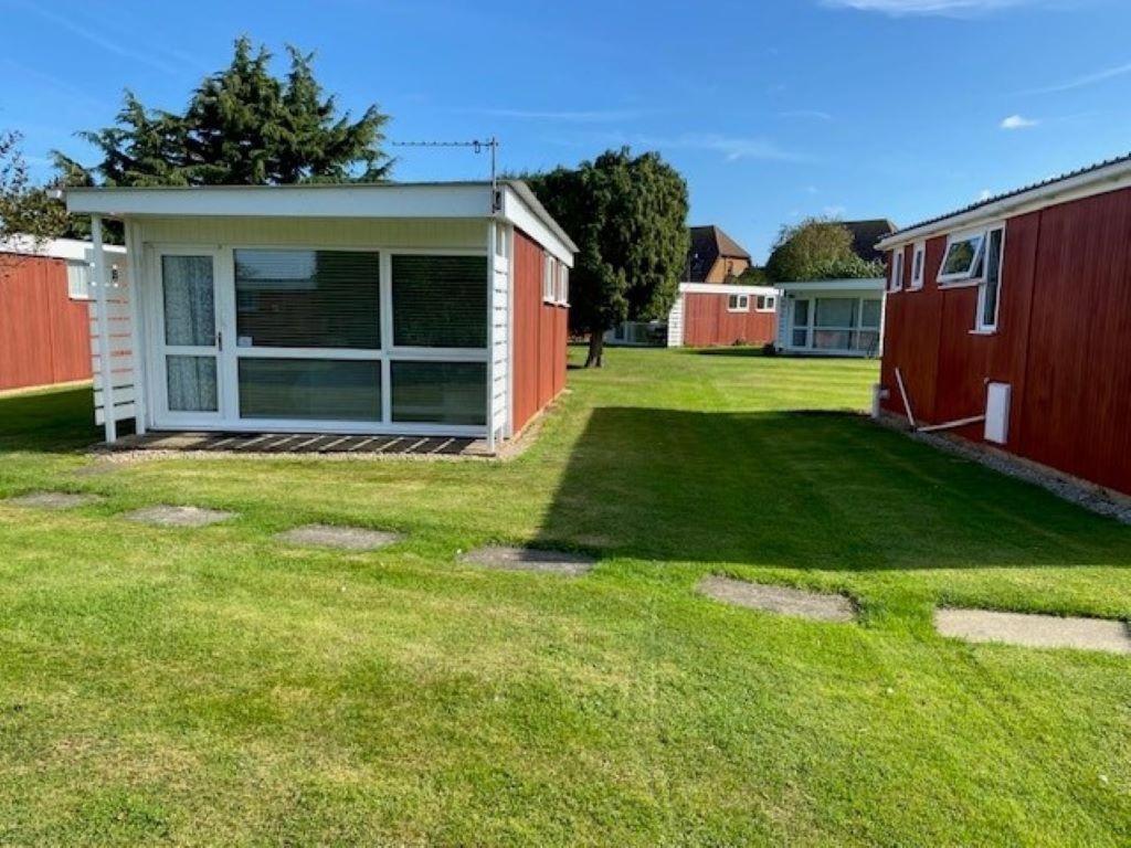 Lovely 4 Berth Chalet In The Coastal Village Of Heacham, Ref 92018cs