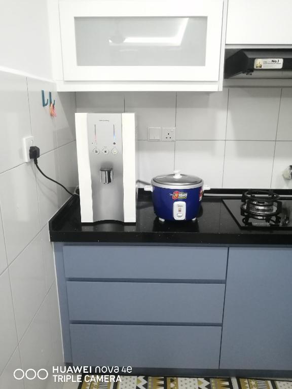 Kuchyň nebo kuchyňský kout v ubytování KASTURI GUEST HOUSE PUTRAJAYA