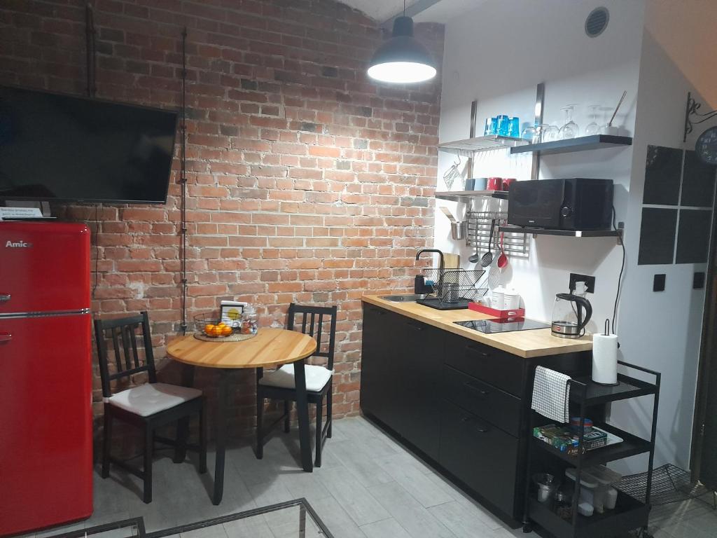 Kuchyňa alebo kuchynka v ubytovaní Studio Loft apartament 5 min od Starego Rynku, Poznań NETFLIX