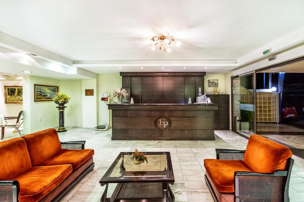 A seating area at Elinotel Polis Hotel