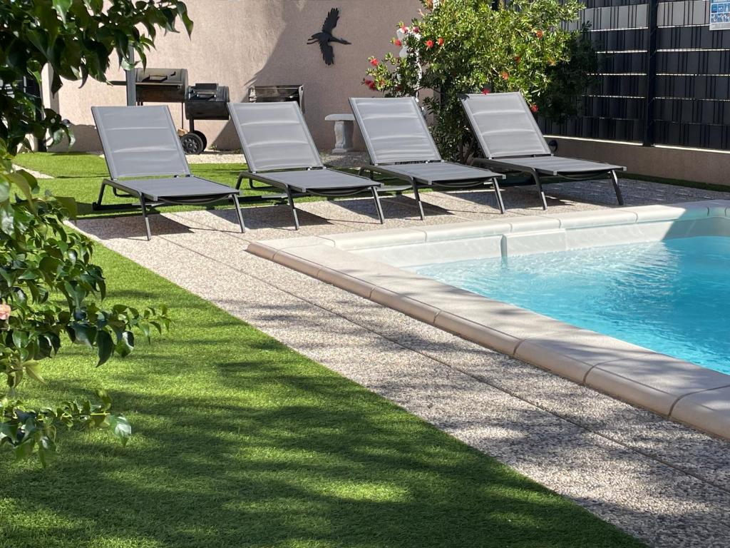 Bazén v ubytovaní Villa Andrijana - Exclusively Yours - Family Getaway with Private Pool alebo v jeho blízkosti