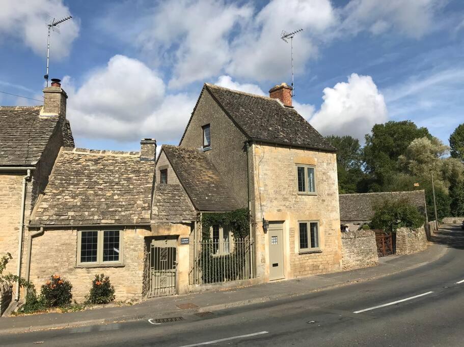 an old stone house on the side of a street at *COTSWOLDS CORNER COTTAGE* Nr Stow-on-the-Wold in Lower Swell