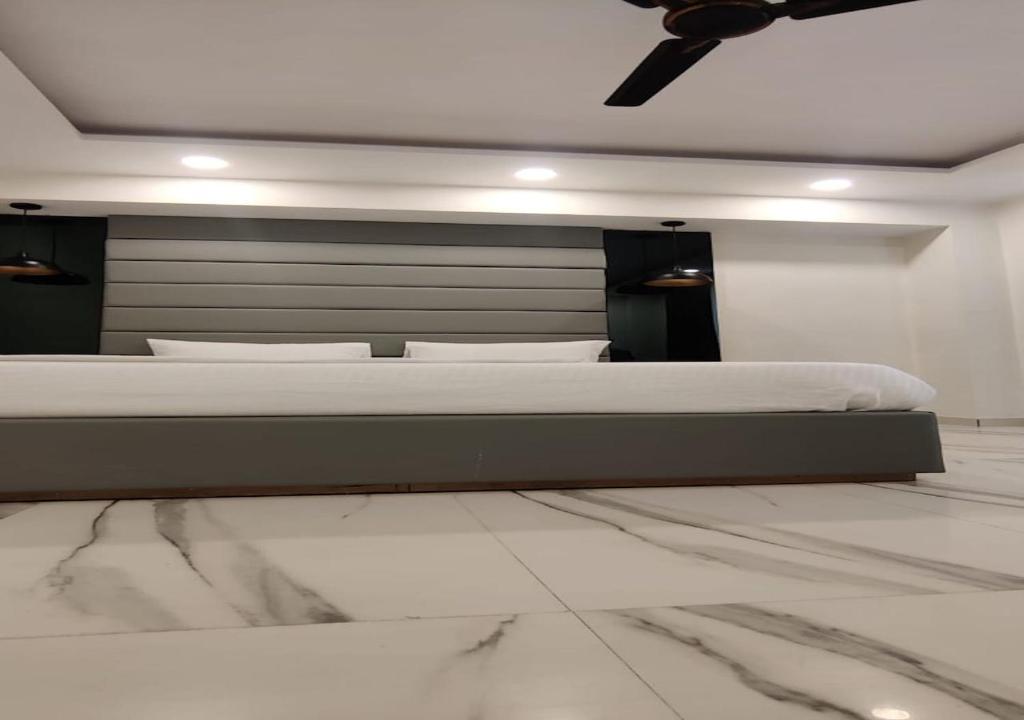 Postel nebo postele na pokoji v ubytování PK Boutique Hotel