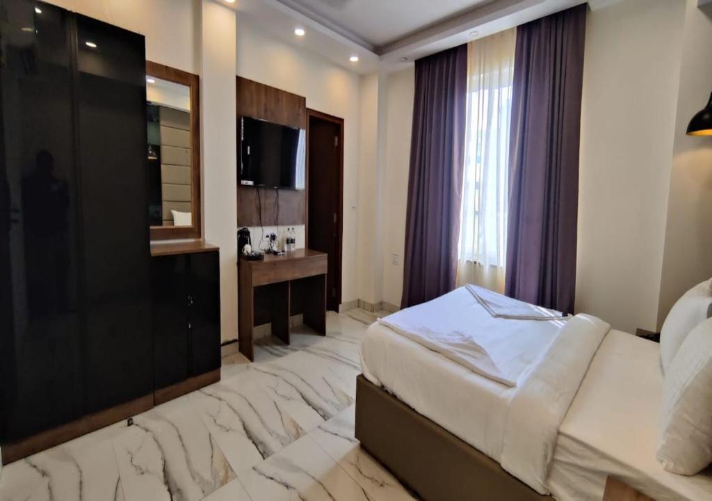 Postel nebo postele na pokoji v ubytování PK Boutique Hotel