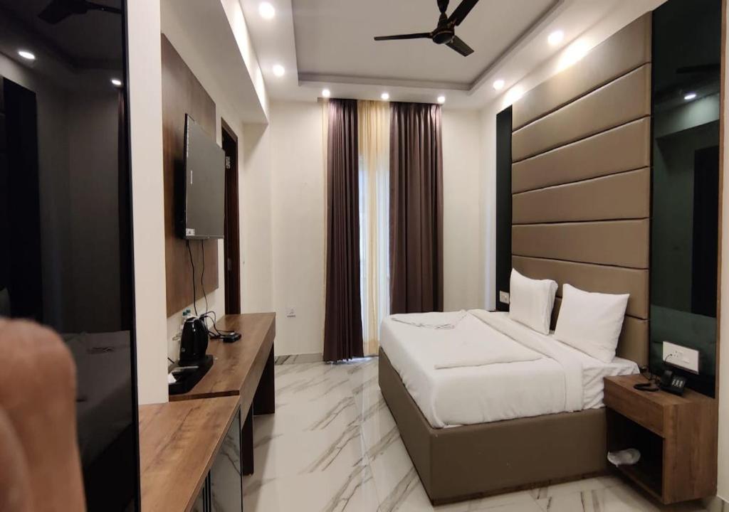 Postel nebo postele na pokoji v ubytování PK Boutique Hotel